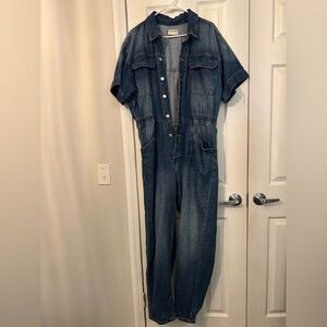 We the free jumper. XL